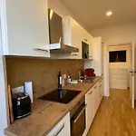 Chez Amis Arena Apartment