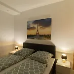 Chez Amis Arena Apartment
