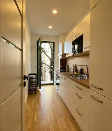 Chez Amis Arena Apartment